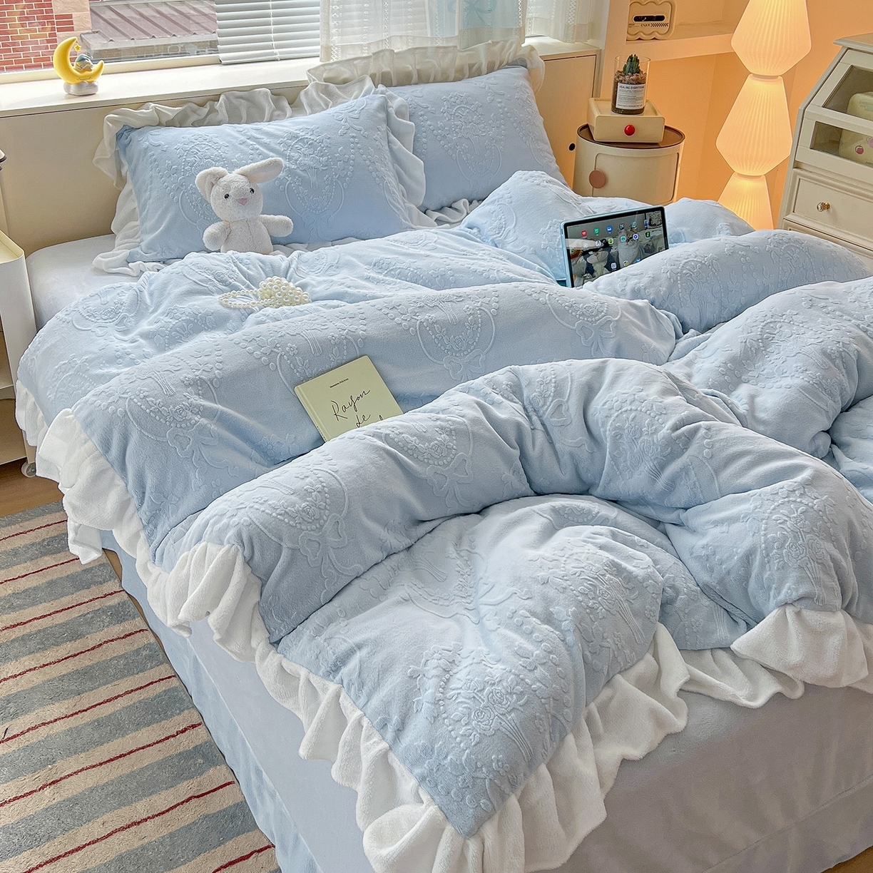 91家纺网 家纺一手货源 找家纺 （总）亿梵家居 2025新款法式花边款A类5D牛奶绒立体雕花四件套（提供买家秀）