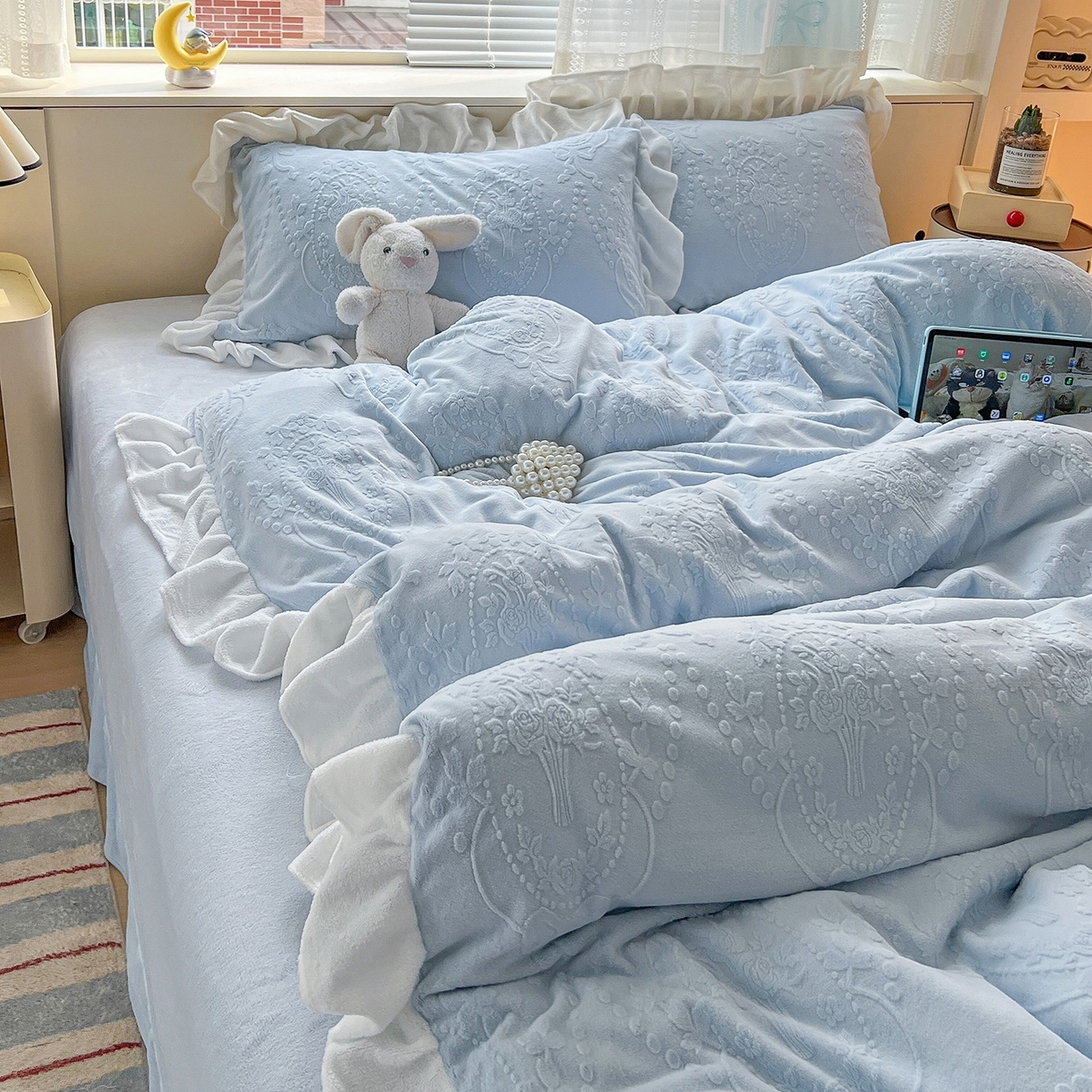 91家纺网 家纺一手货源 找家纺 （总）亿梵家居 2025新款法式花边款A类5D牛奶绒立体雕花四件套（提供买家秀）