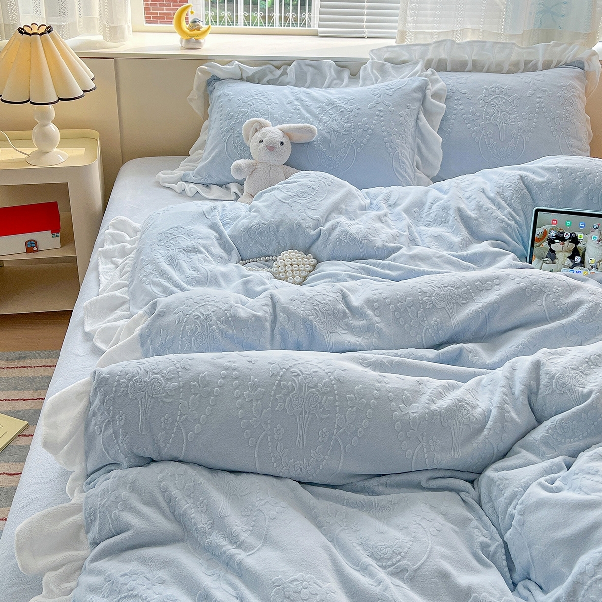 91家纺网 家纺一手货源 找家纺 （总）亿梵家居 2025新款法式花边款A类5D牛奶绒立体雕花四件套（提供买家秀）