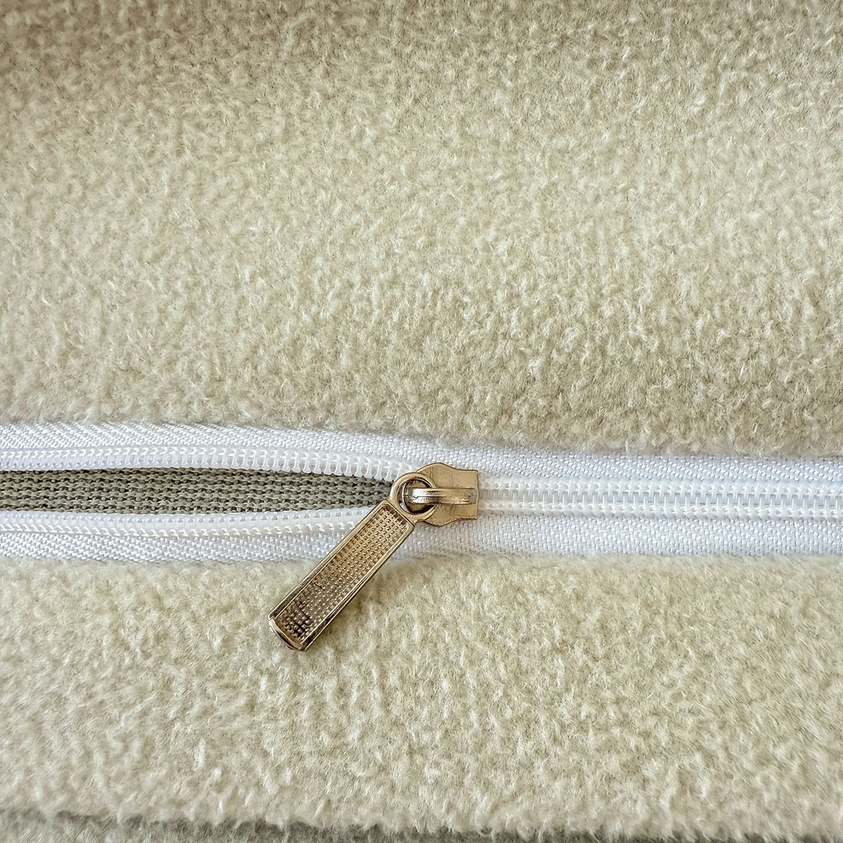 91家纺网 家纺一手货源 找家纺 懒猫家纺 2025新款A类贝壳绣纯色海獭绒四件套 清水绿