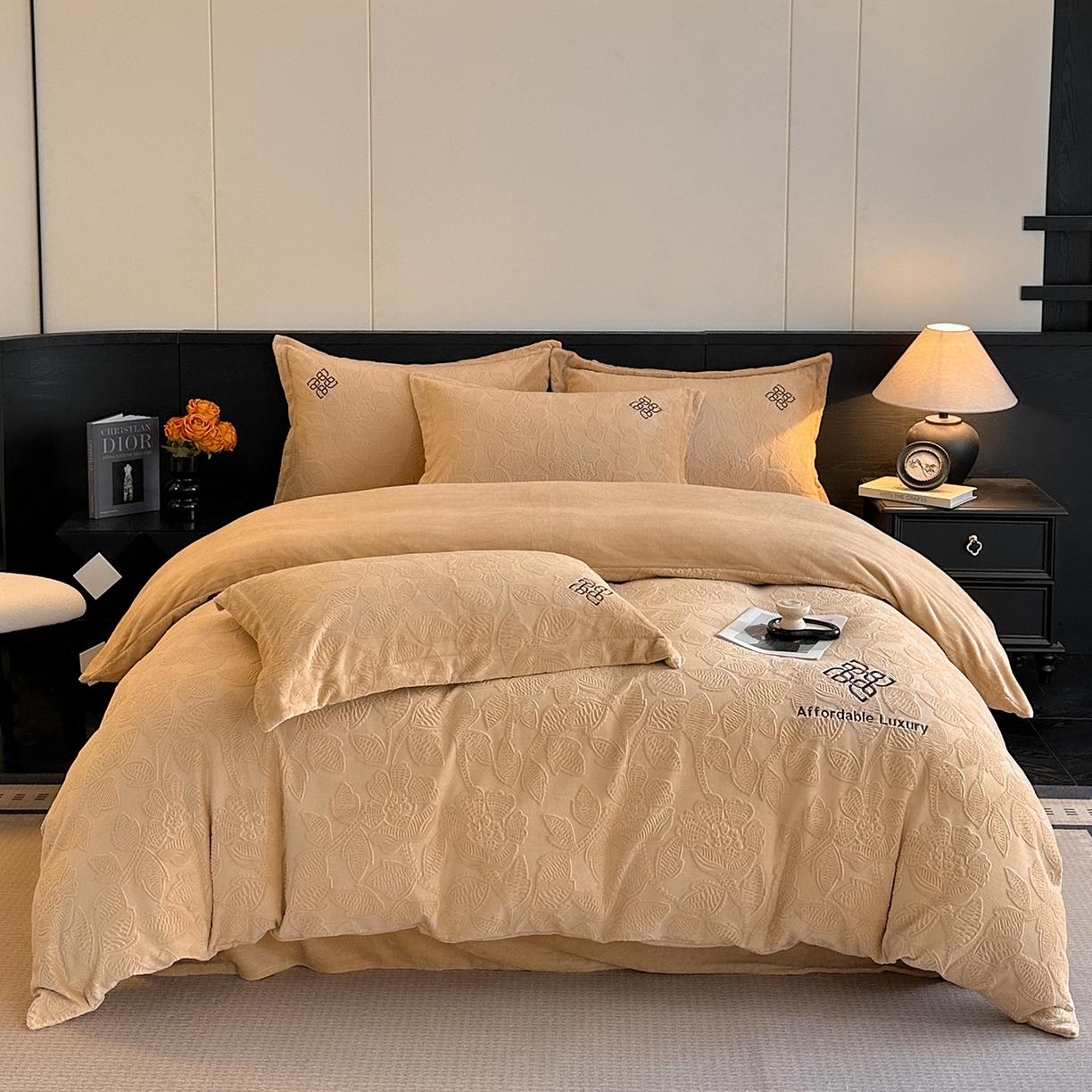 91家纺网 家纺一手货源 找家纺 慕晨 2025新款立体提花绒简约风格高克重雕花加厚牛奶绒四件套 花约-驼