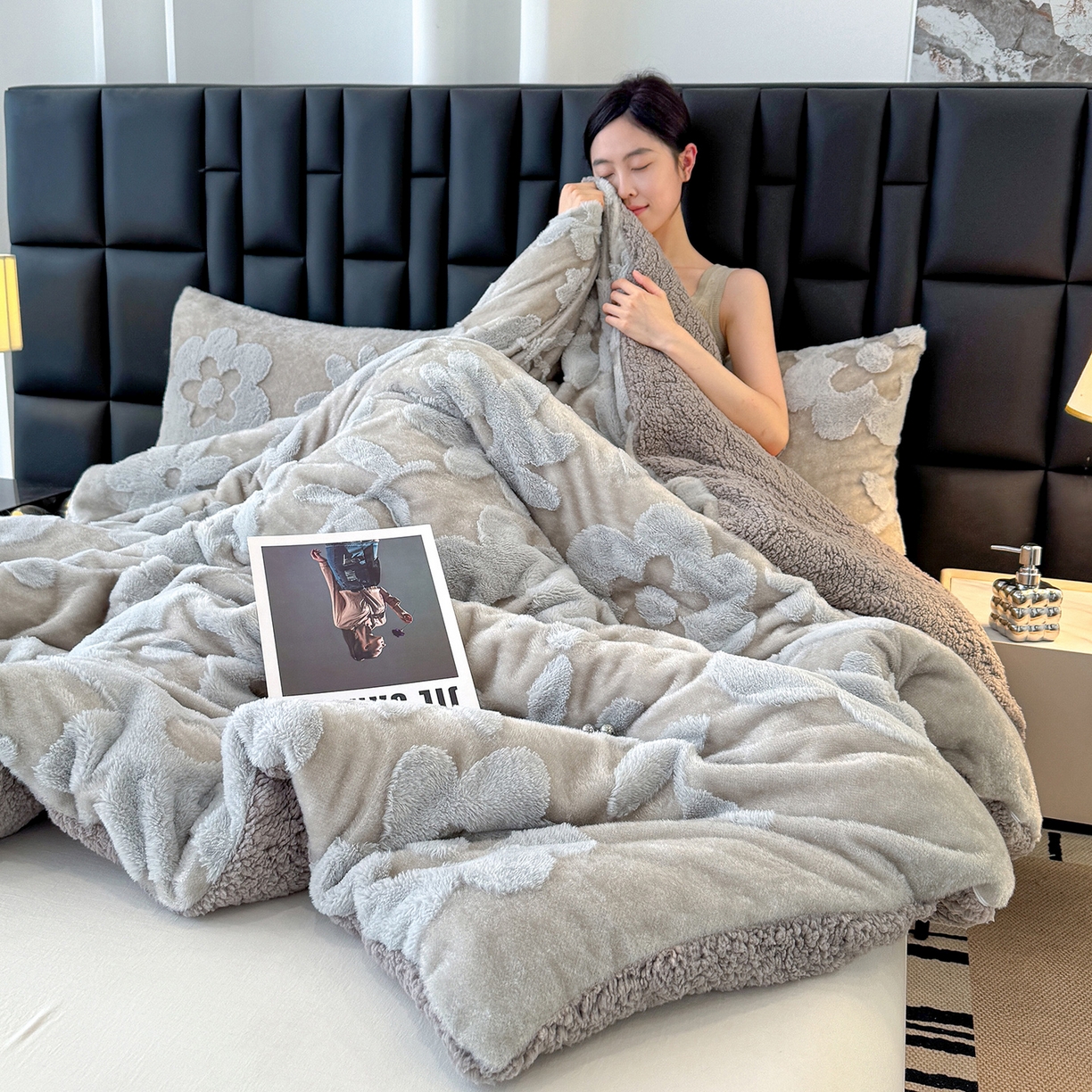枋梢家纺 2025新款亮丝兔毛绒兔毛提花暖居花漾羊羔绒 双层加厚保暖盖毯 居家午睡保暖毯 花漾-浅灰