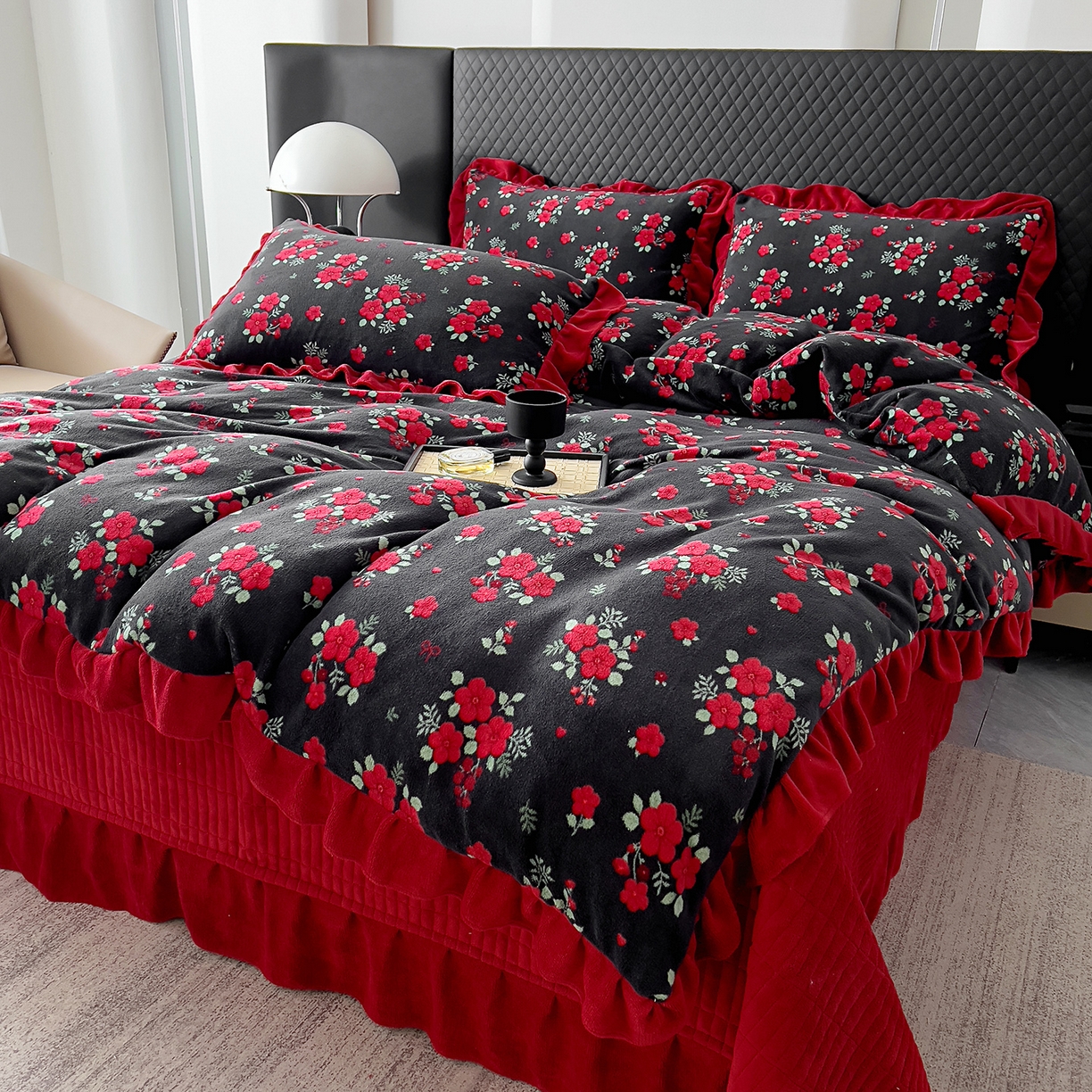 91家纺网 家纺一手货源 找家纺 （总）找底底家纺 2025新款花边9-10斤牛奶绒床盖款四件套