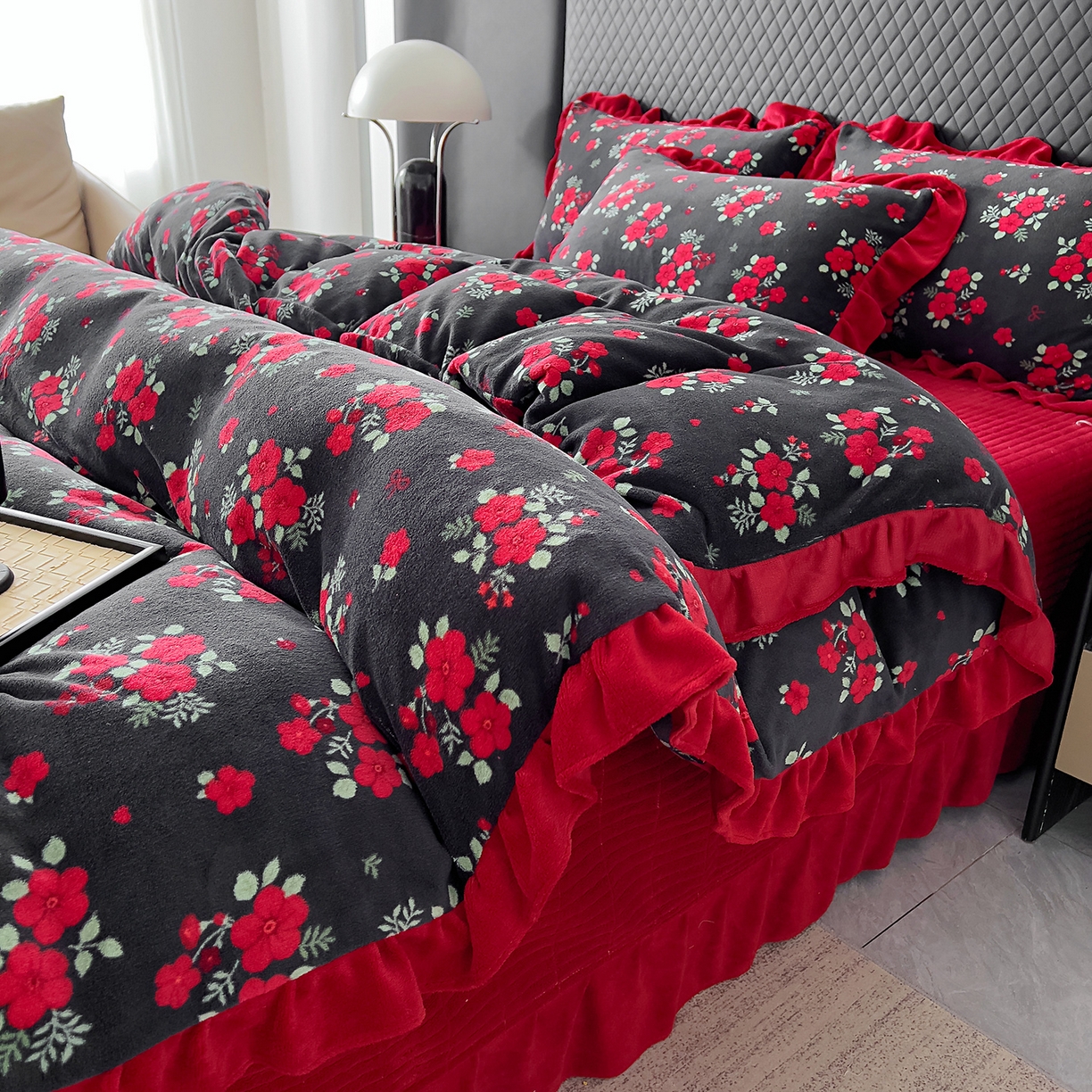 91家纺网 家纺一手货源 找家纺 （总）找底底家纺 2025新款花边9-10斤牛奶绒床盖款四件套