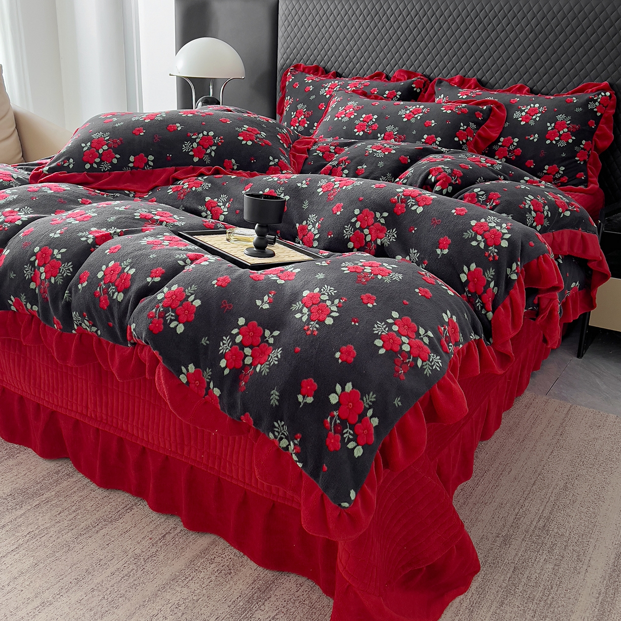 91家纺网 家纺一手货源 找家纺 （总）找底底家纺 2025新款花边9-10斤牛奶绒床盖款四件套