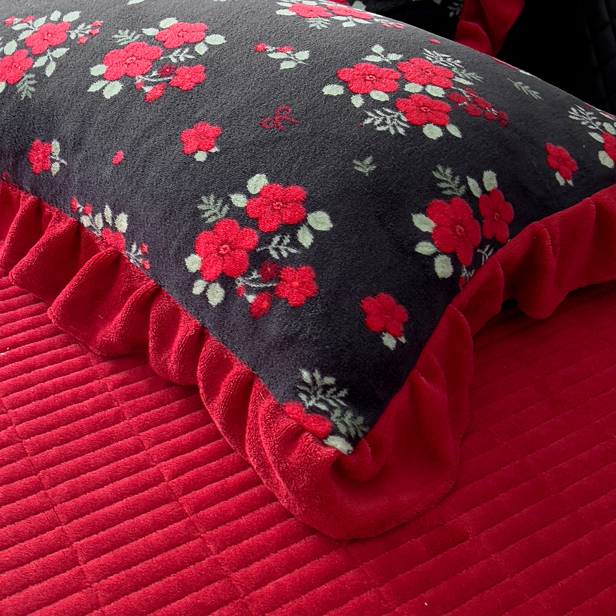 91家纺网 家纺一手货源 找家纺 （总）找底底家纺 2025新款花边9-10斤牛奶绒床盖款四件套