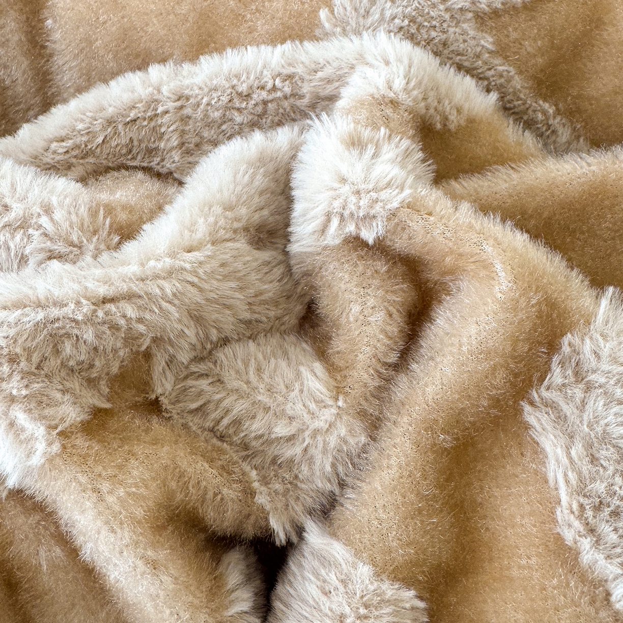 91家纺网 家纺一手货源 找家纺 枋梢家纺 2025新款亮丝兔毛绒兔毛提花暖居花漾羊羔绒 双层加厚保暖盖毯 居家午睡保暖毯 花漾-驼色