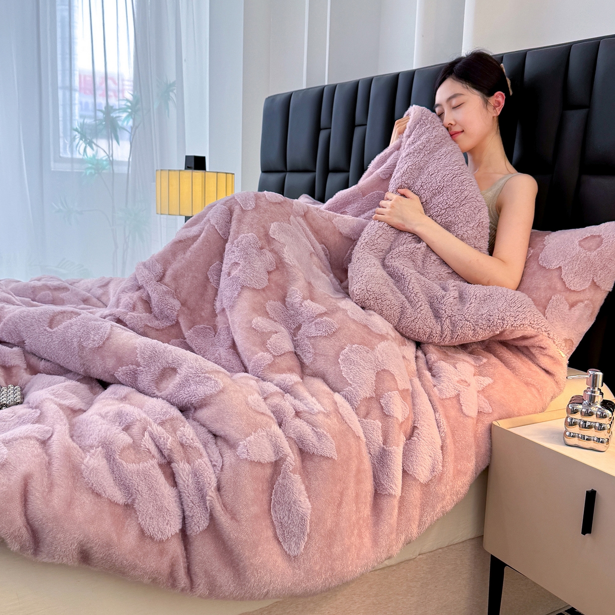 91家纺网 家纺一手货源 找家纺 枋梢家纺 2025新款亮丝兔毛绒兔毛提花暖居花漾羊羔绒 双层加厚保暖盖毯 居家午睡保暖毯 花漾-紫色