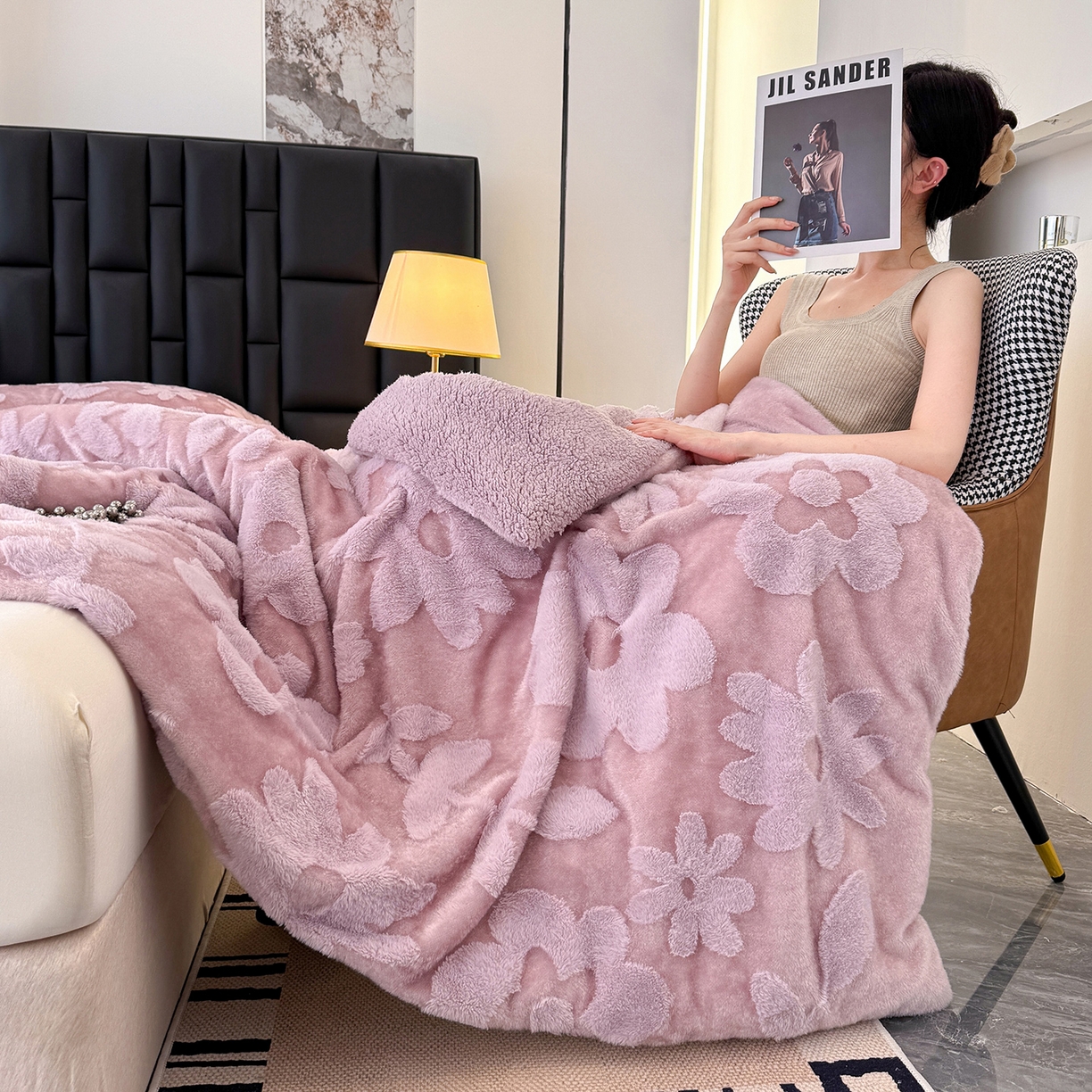91家纺网 家纺一手货源 找家纺 枋梢家纺 2025新款亮丝兔毛绒兔毛提花暖居花漾羊羔绒 双层加厚保暖盖毯 居家午睡保暖毯 花漾-紫色