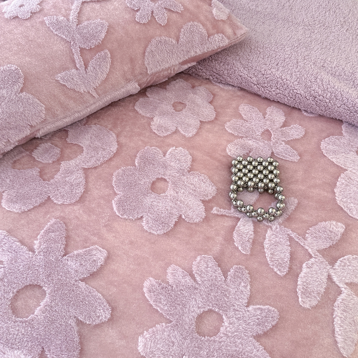 91家纺网 家纺一手货源 找家纺 枋梢家纺 2025新款亮丝兔毛绒兔毛提花暖居花漾羊羔绒 双层加厚保暖盖毯 居家午睡保暖毯 花漾-紫色