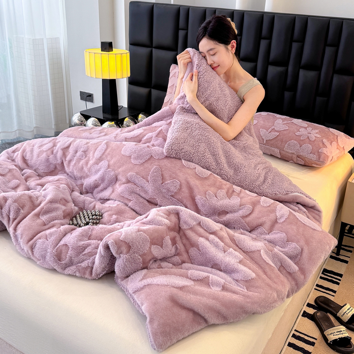 91家纺网 家纺一手货源 找家纺 枋梢家纺 2025新款亮丝兔毛绒兔毛提花暖居花漾羊羔绒 双层加厚保暖盖毯 居家午睡保暖毯 花漾-紫色
