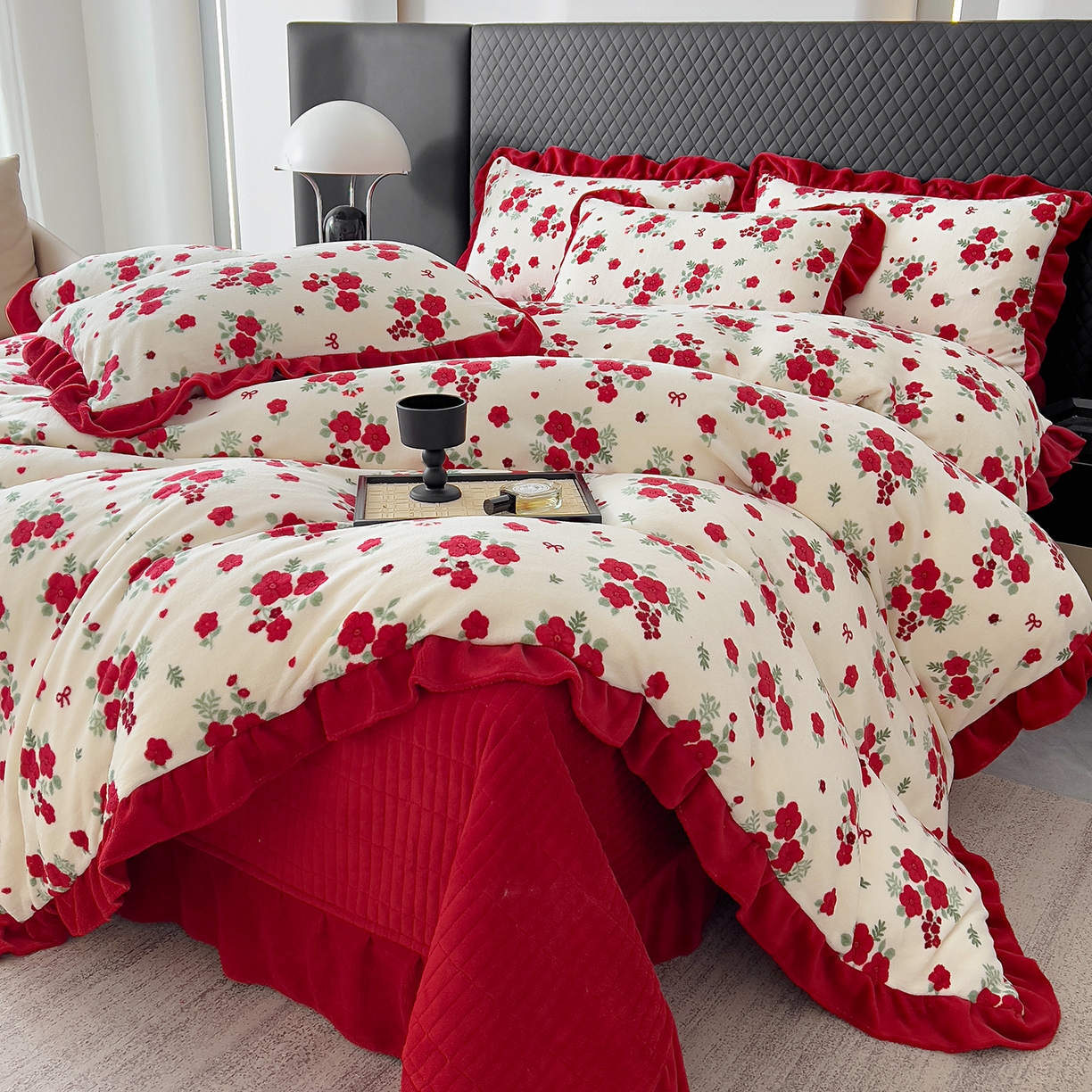 91家纺网 家纺一手货源 找家纺 （总）找底底家纺 2025新款花边9-10斤牛奶绒床盖款四件套