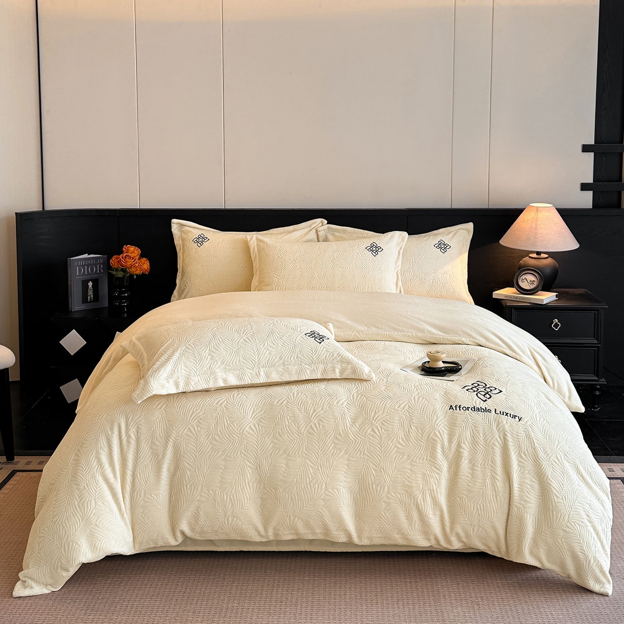 91家纺网 家纺一手货源 找家纺 慕晨 2025新款立体提花绒简约风格高克重雕花加厚牛奶绒四件套 水杉叶-米白