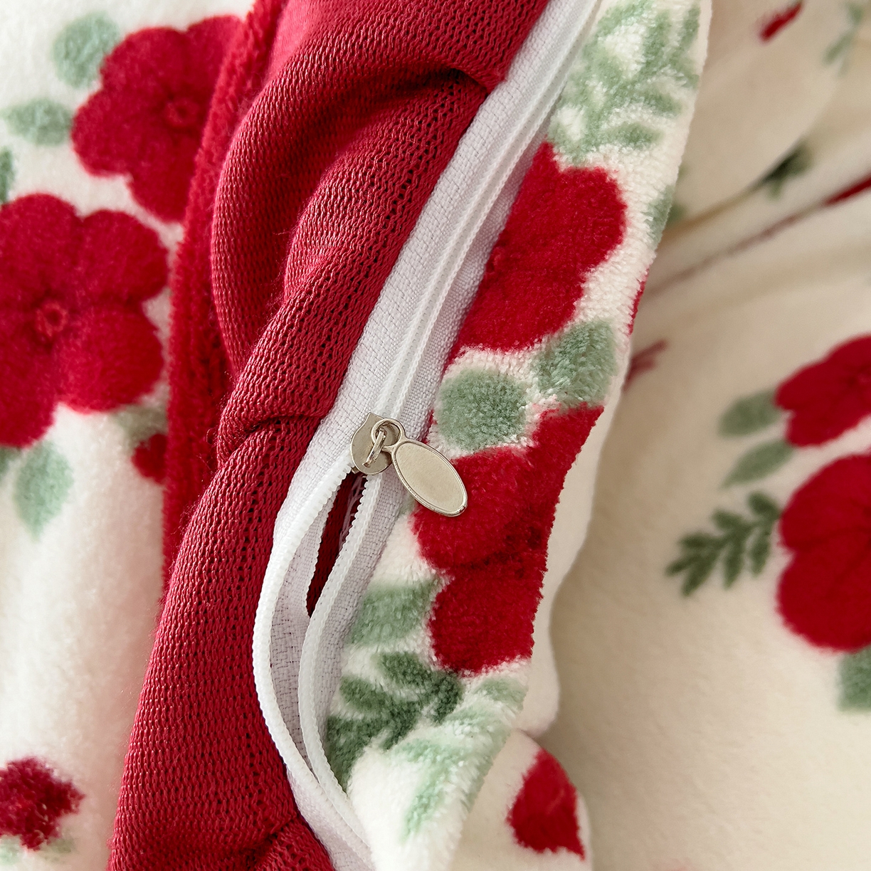 91家纺网 家纺一手货源 找家纺 找底底家纺 2025新款花边9-10斤牛奶绒床盖款四件套 梨花落