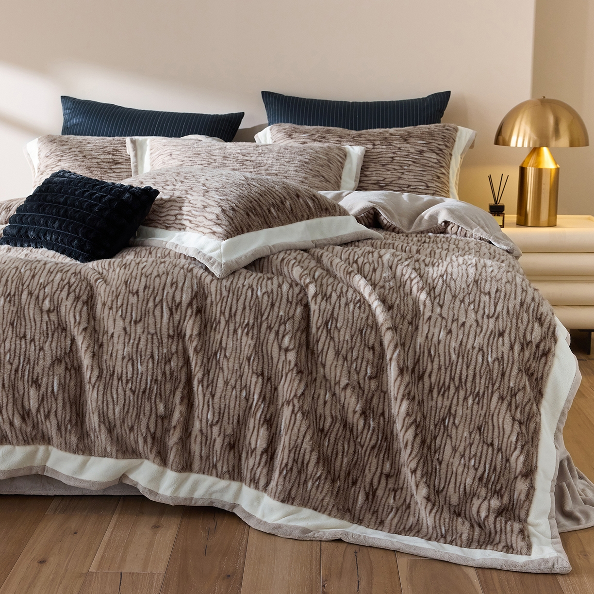 91家纺网 家纺一手货源 找家纺 （总）时亿家居 2025新款金貂绒牛奶绒四件套-秋日丝絮