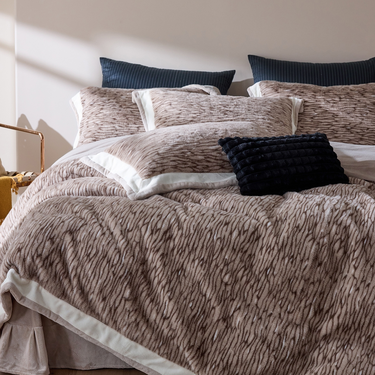 91家纺网 家纺一手货源 找家纺 （总）时亿家居 2025新款金貂绒牛奶绒四件套-秋日丝絮