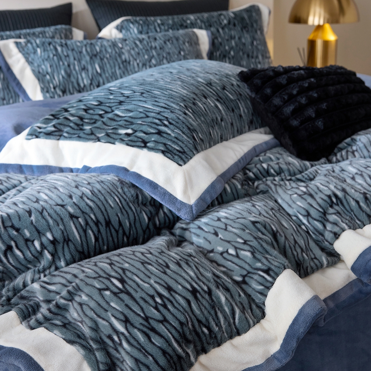 91家纺网 家纺一手货源 找家纺 时亿家居 2025新款金貂绒牛奶绒四件套-秋日丝絮 秋日丝絮-沁蓝