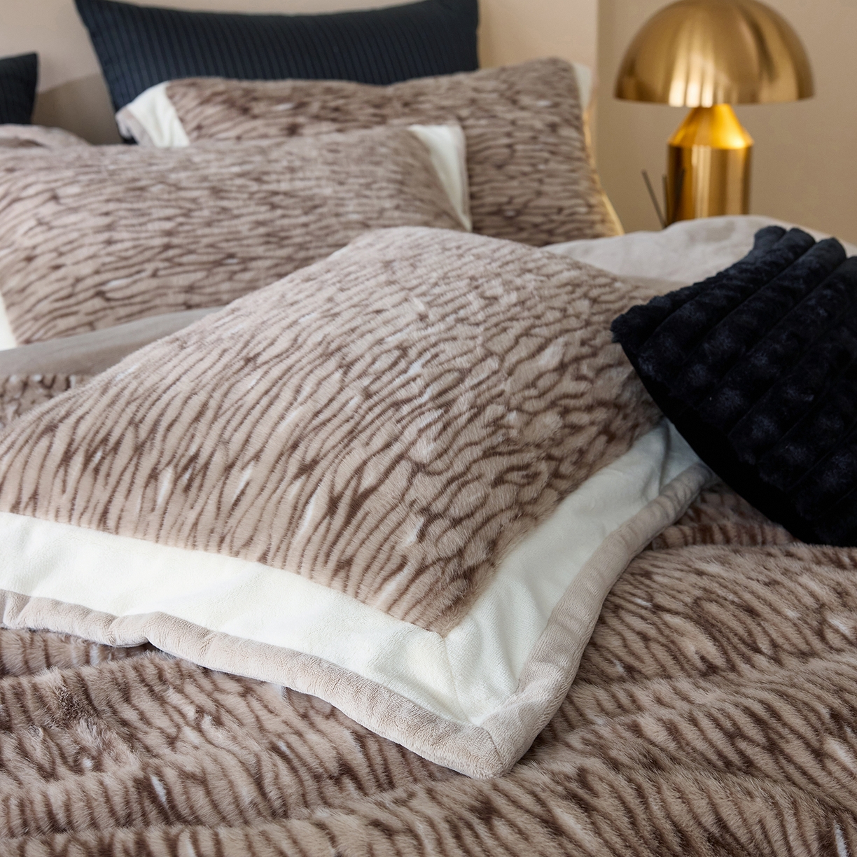 91家纺网 家纺一手货源 找家纺 时亿家居 2025新款金貂绒牛奶绒四件套-秋日丝絮 秋日丝絮-卡灰