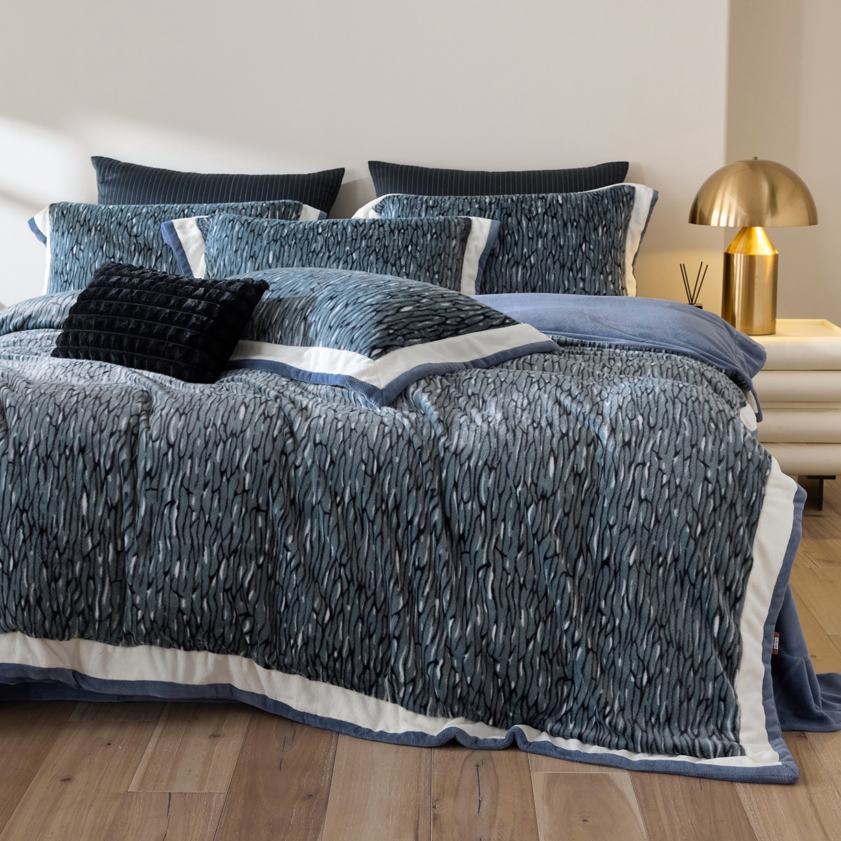 91家纺网 家纺一手货源 找家纺 时亿家居 2025新款金貂绒牛奶绒四件套-秋日丝絮 秋日丝絮-沁蓝