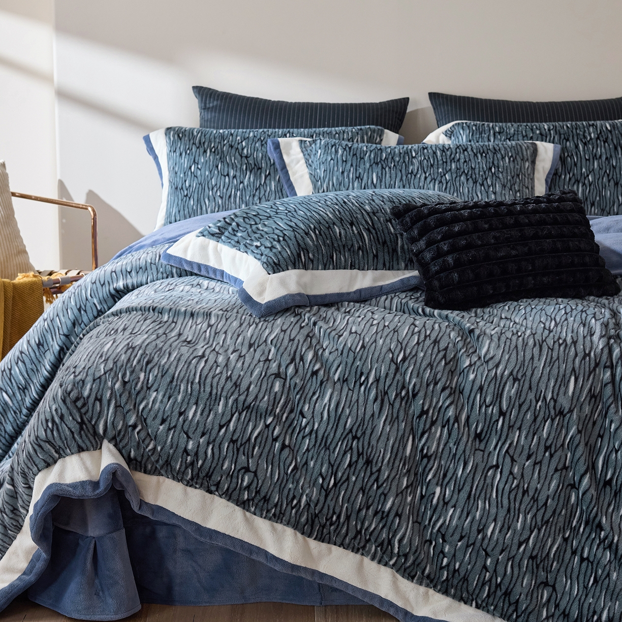 91家纺网 家纺一手货源 找家纺 时亿家居 2025新款金貂绒牛奶绒四件套-秋日丝絮 秋日丝絮-沁蓝