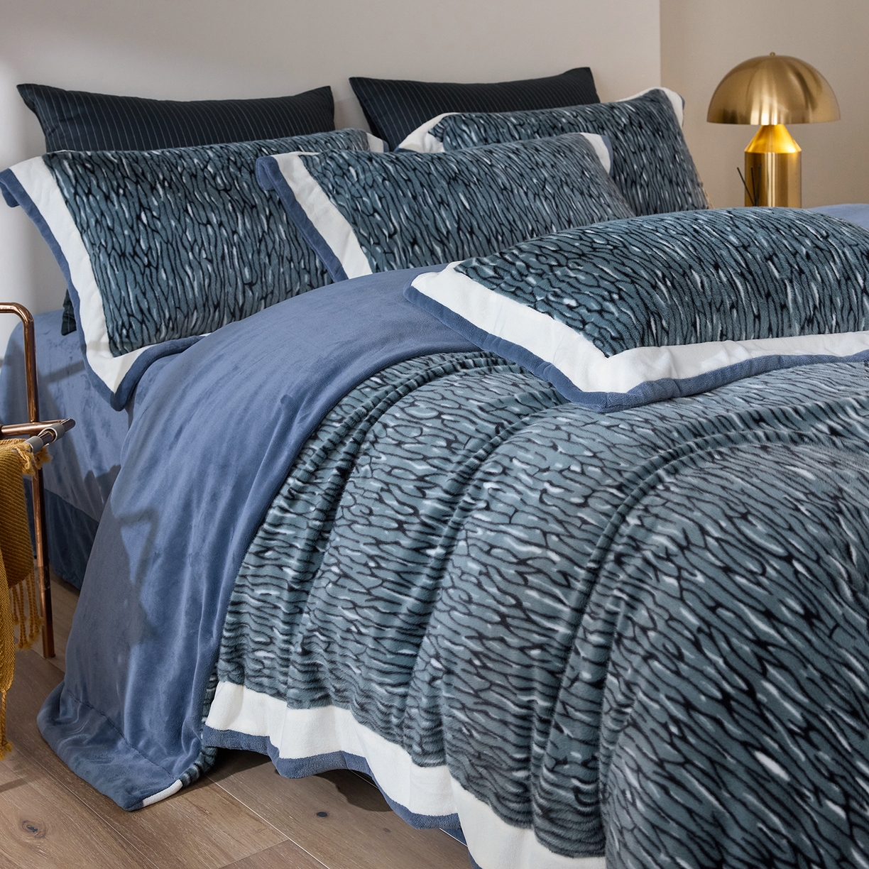 91家纺网 家纺一手货源 找家纺 时亿家居 2025新款金貂绒牛奶绒四件套-秋日丝絮 秋日丝絮-沁蓝