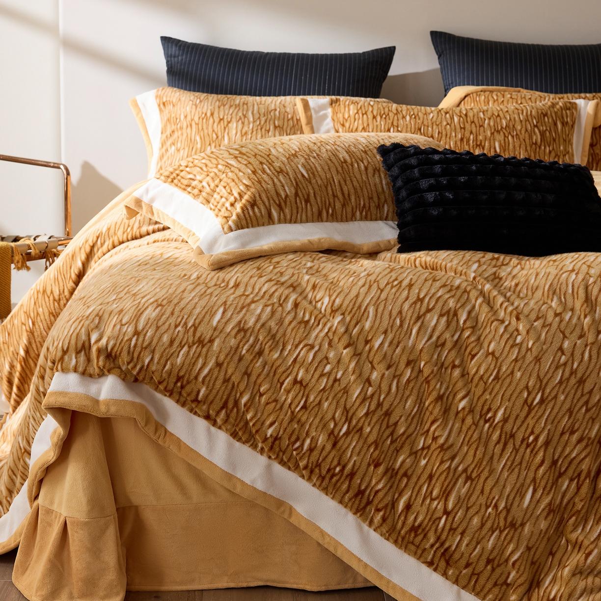 91家纺网 家纺一手货源 找家纺 时亿家居 2025新款金貂绒牛奶绒四件套-秋日丝絮 秋日丝絮-秋黄