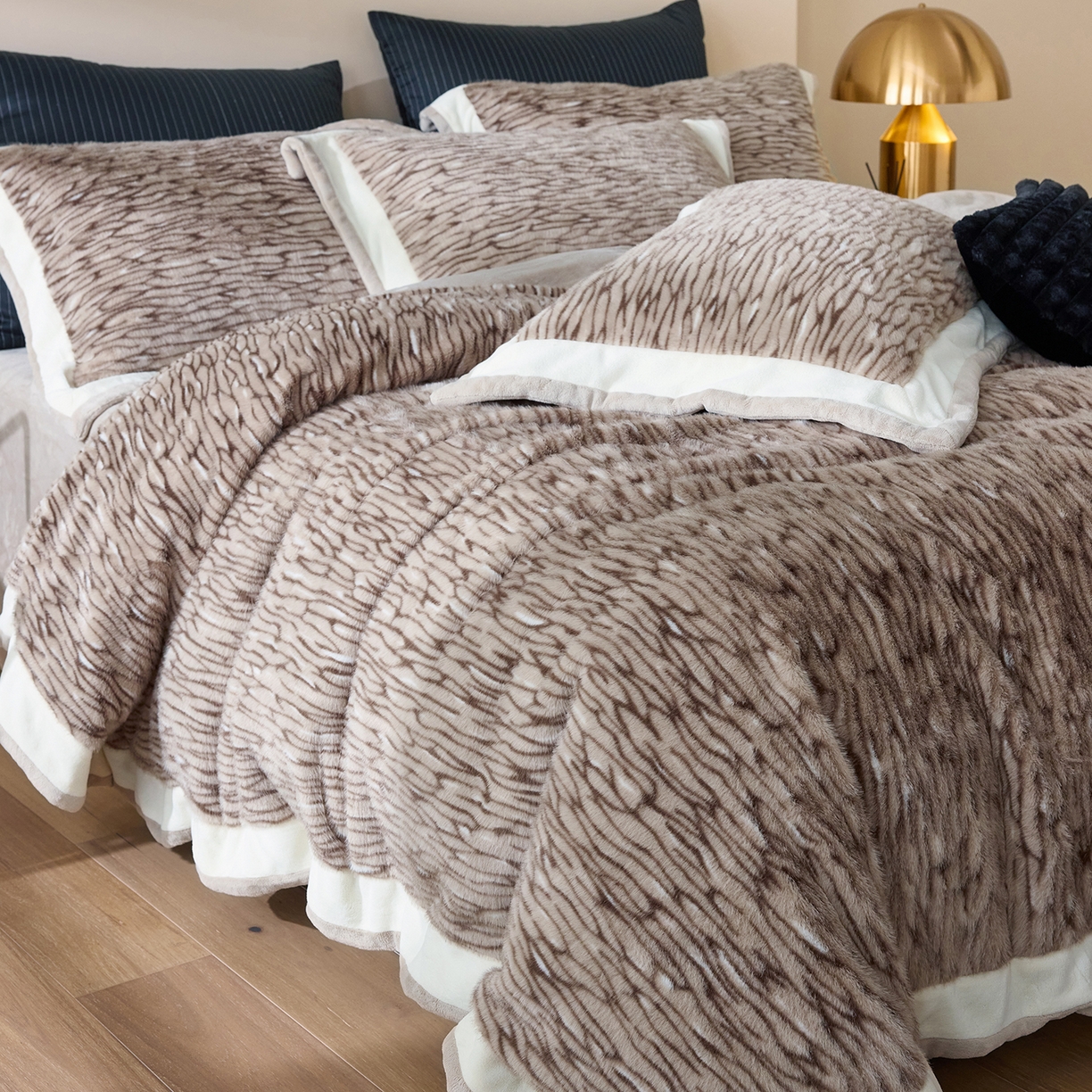 91家纺网 家纺一手货源 找家纺 时亿家居 2025新款金貂绒牛奶绒四件套-秋日丝絮 秋日丝絮-卡灰