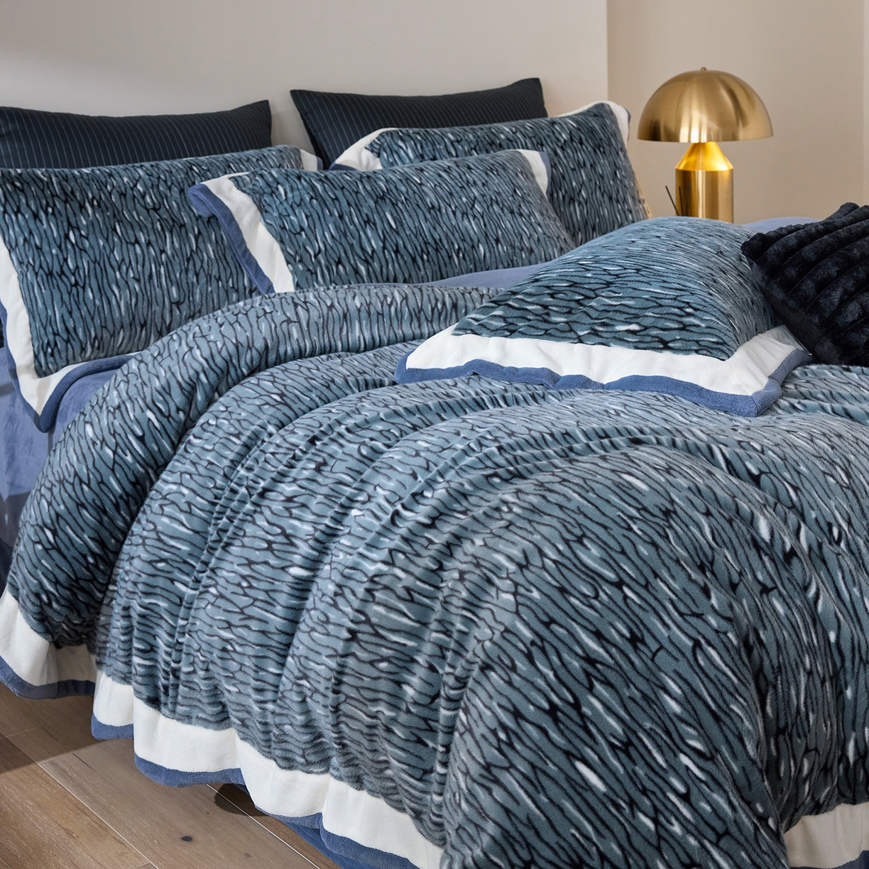 91家纺网 家纺一手货源 找家纺 时亿家居 2025新款金貂绒牛奶绒四件套-秋日丝絮 秋日丝絮-沁蓝