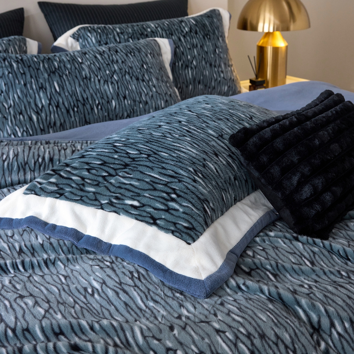 91家纺网 家纺一手货源 找家纺 时亿家居 2025新款金貂绒牛奶绒四件套-秋日丝絮 秋日丝絮-沁蓝