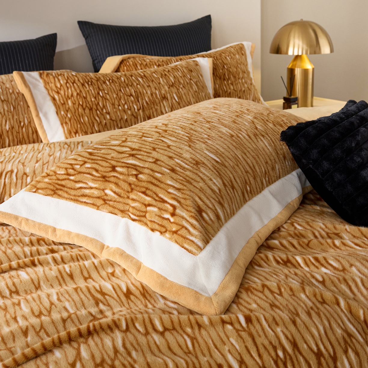 91家纺网 家纺一手货源 找家纺 时亿家居 2025新款金貂绒牛奶绒四件套-秋日丝絮 秋日丝絮-秋黄