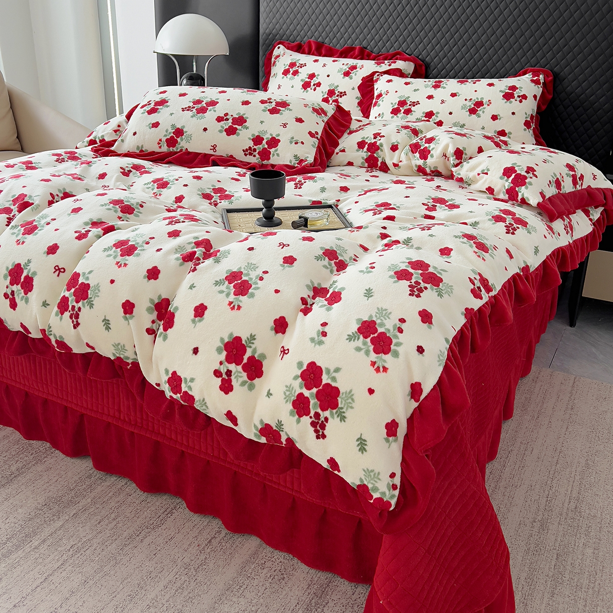 91家纺网 家纺一手货源 找家纺 找底底家纺 2025新款花边9-10斤牛奶绒床盖款四件套 梨花落