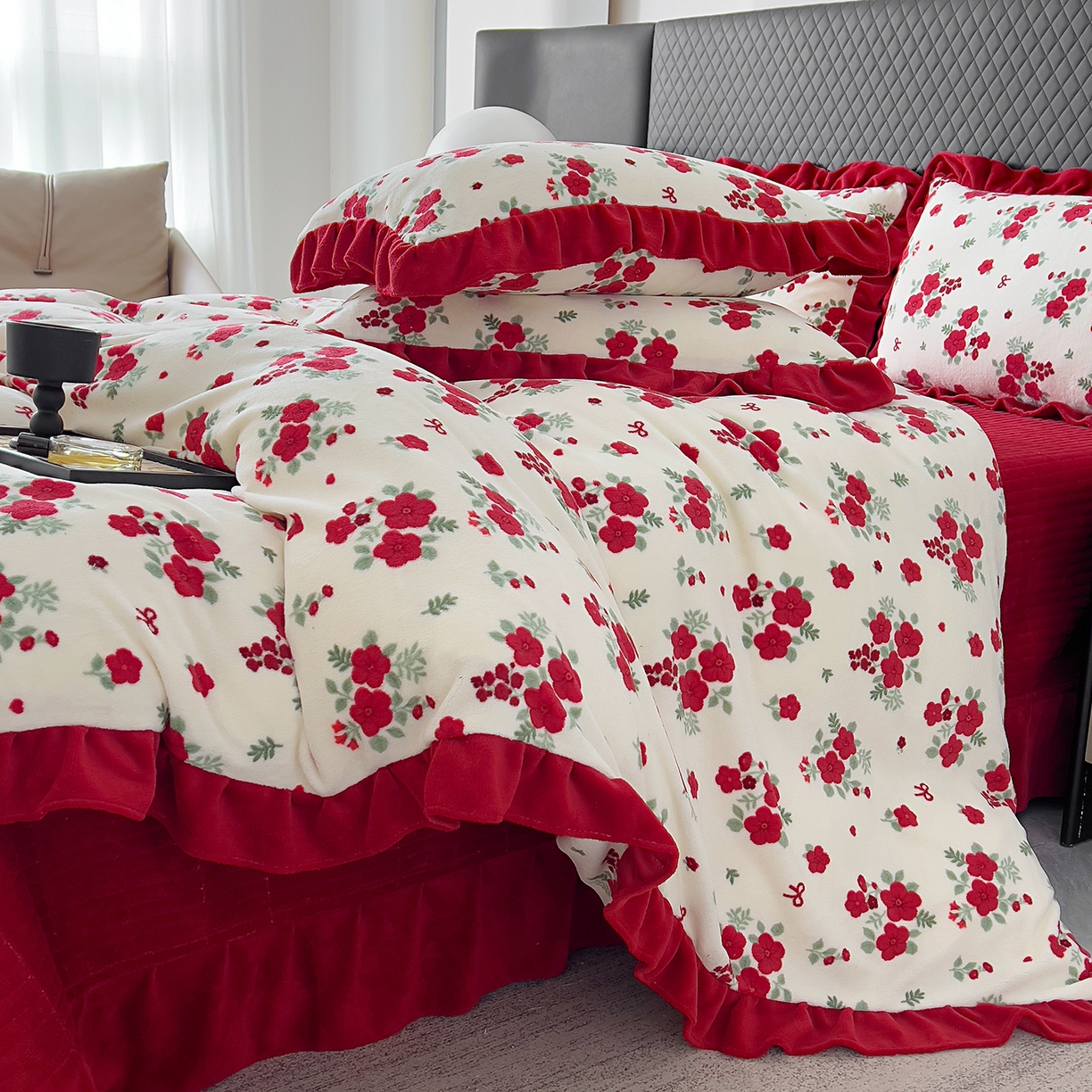 91家纺网 家纺一手货源 找家纺 找底底家纺 2025新款花边9-10斤牛奶绒床盖款四件套 梨花落