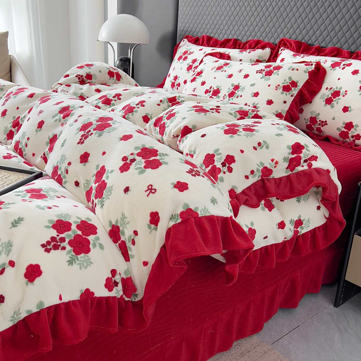 91家纺网 家纺一手货源 找家纺 找底底家纺 2025新款花边9-10斤牛奶绒床盖款四件套 梨花落