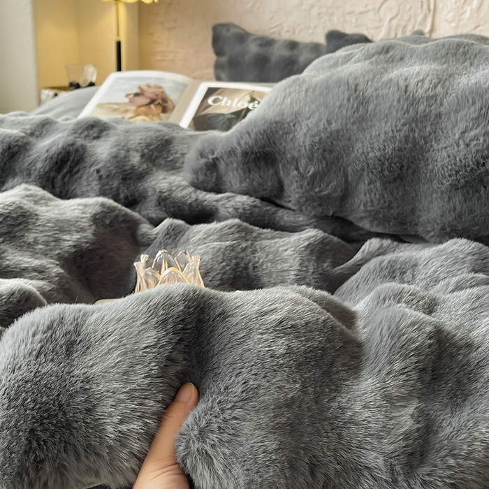 91家纺网 家纺一手货源 找家纺 仔仔熊 2025新款高克重兔毛绒四件套-瑞莎 瑞莎-雅士灰