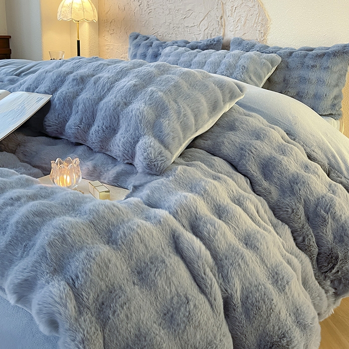 91家纺网 家纺一手货源 找家纺 仔仔熊 2025新款高克重兔毛绒四件套-瑞莎 瑞莎-布丽蓝