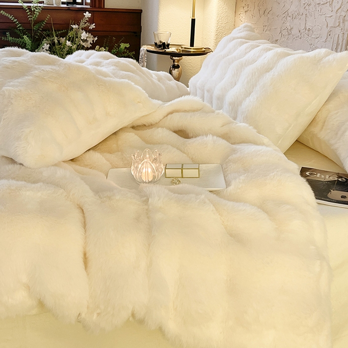 91家纺网 家纺一手货源 找家纺 仔仔熊 2025新款高克重兔毛绒四件套-瑞莎 瑞莎-奶油白