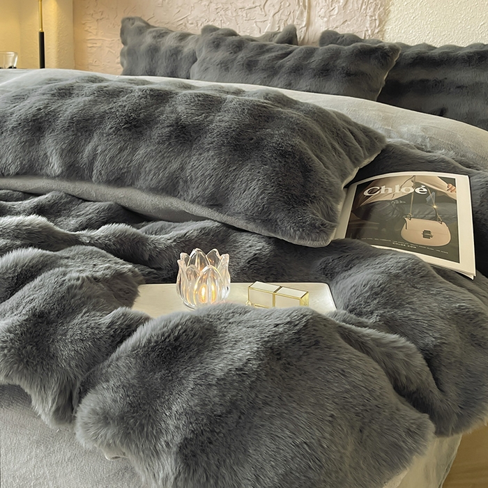 91家纺网 家纺一手货源 找家纺 仔仔熊 2025新款高克重兔毛绒四件套-瑞莎 瑞莎-雅士灰