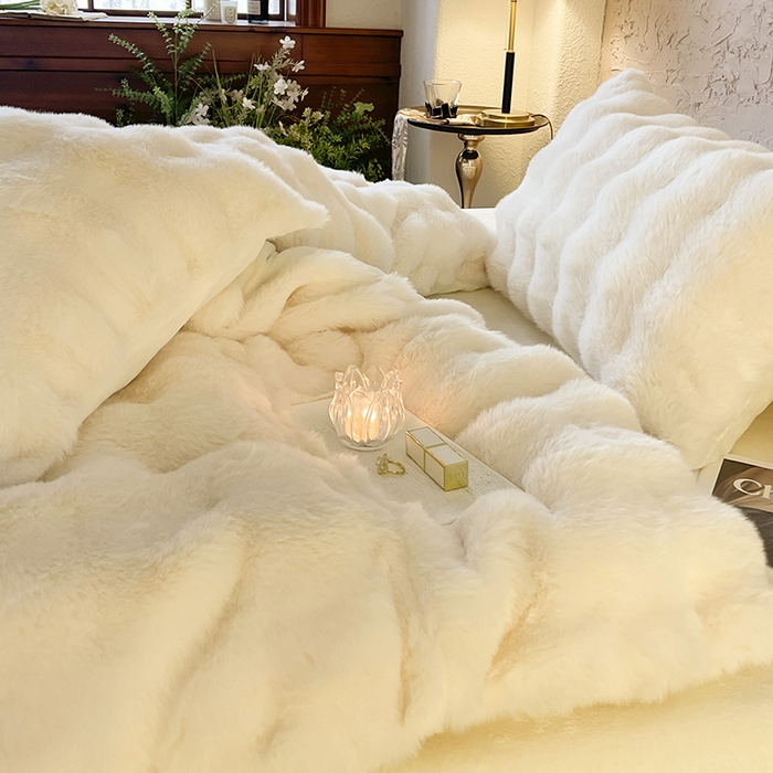 91家纺网 家纺一手货源 找家纺 仔仔熊 2025新款高克重兔毛绒四件套-瑞莎 瑞莎-奶油白