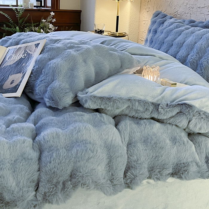 91家纺网 家纺一手货源 找家纺 仔仔熊 2025新款高克重兔毛绒四件套-瑞莎 瑞莎-布丽蓝