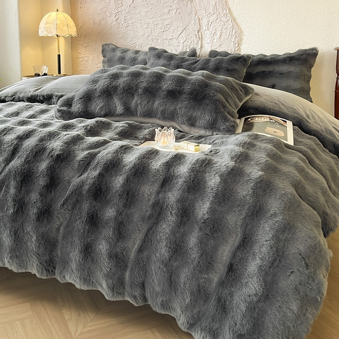 91家纺网 家纺一手货源 找家纺 仔仔熊 2025新款高克重兔毛绒四件套-瑞莎 瑞莎-雅士灰