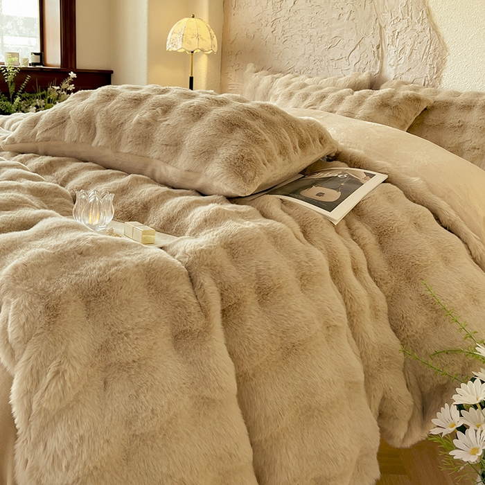 91家纺网 家纺一手货源 找家纺 仔仔熊 2025新款高克重兔毛绒四件套-瑞莎 瑞莎-暖茶棕