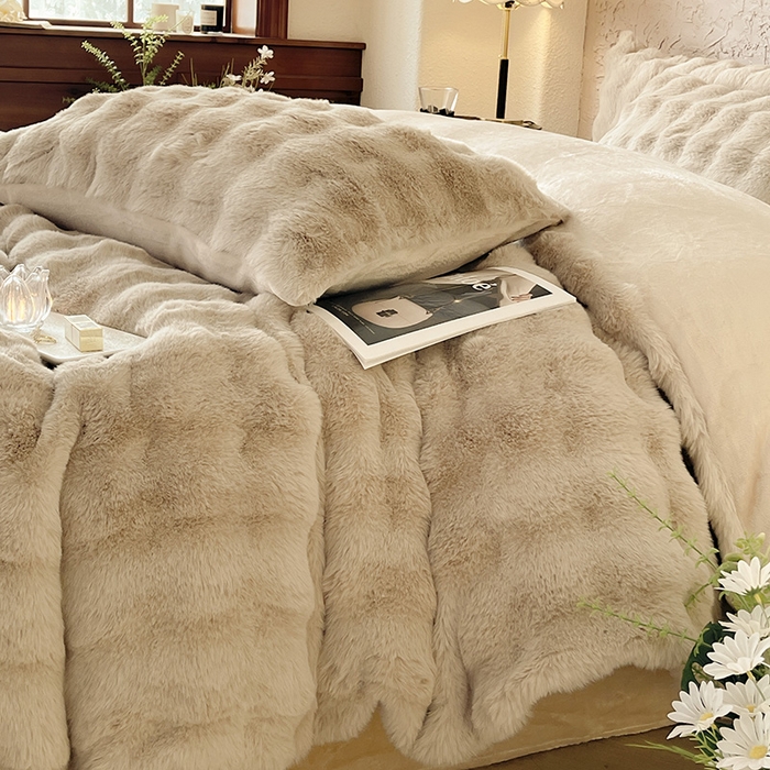 91家纺网 家纺一手货源 找家纺 仔仔熊 2025新款高克重兔毛绒四件套-瑞莎 瑞莎-淡雅米