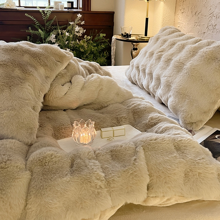 91家纺网 家纺一手货源 找家纺 仔仔熊 2025新款高克重兔毛绒四件套-瑞莎 瑞莎-淡雅米