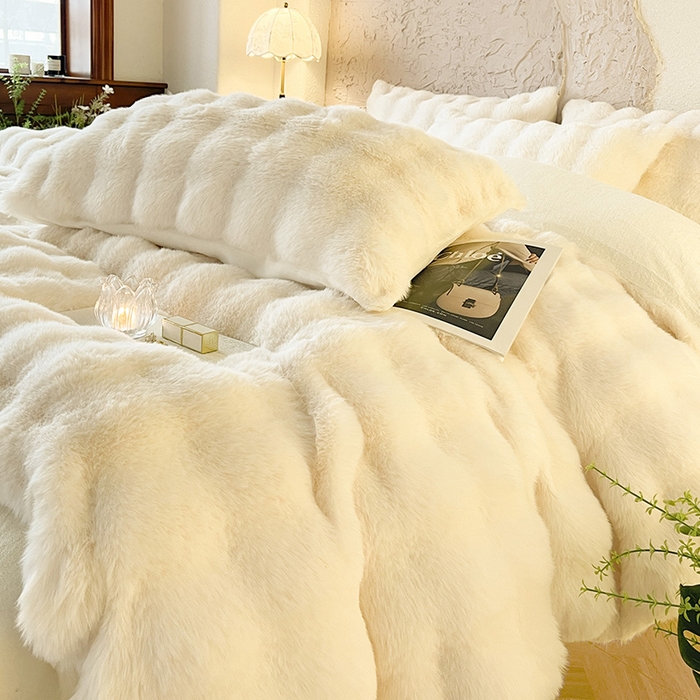 91家纺网 家纺一手货源 找家纺 仔仔熊 2025新款高克重兔毛绒四件套-瑞莎 瑞莎-奶油白