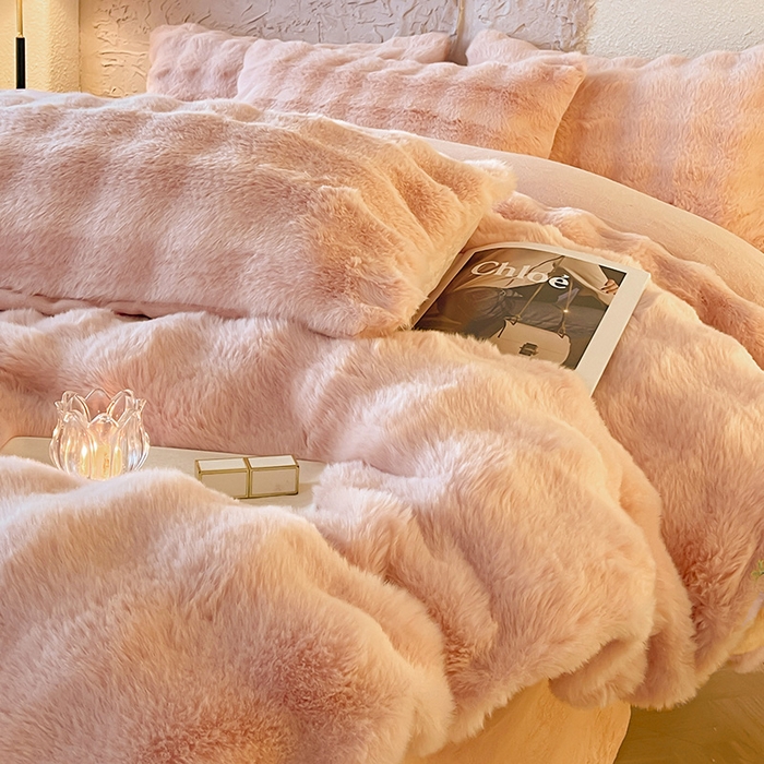 91家纺网 家纺一手货源 找家纺 仔仔熊 2025新款高克重兔毛绒四件套-瑞莎 瑞莎-蜜恋粉