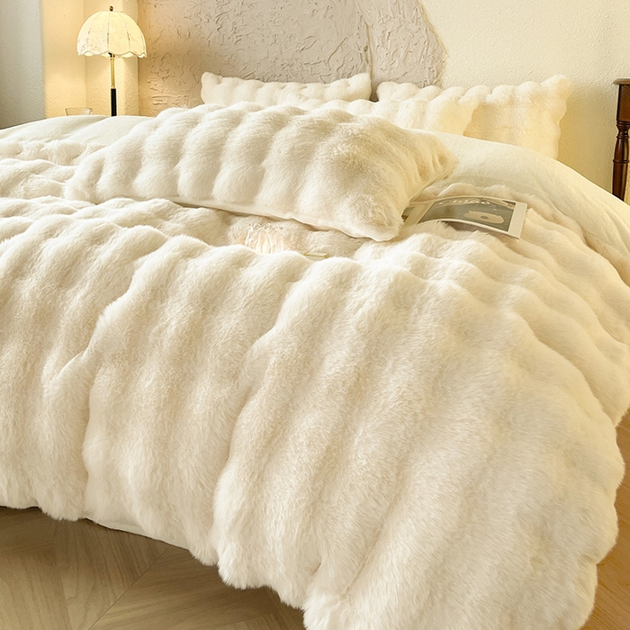 91家纺网 家纺一手货源 找家纺 仔仔熊 2025新款高克重兔毛绒四件套-瑞莎 瑞莎-奶油白