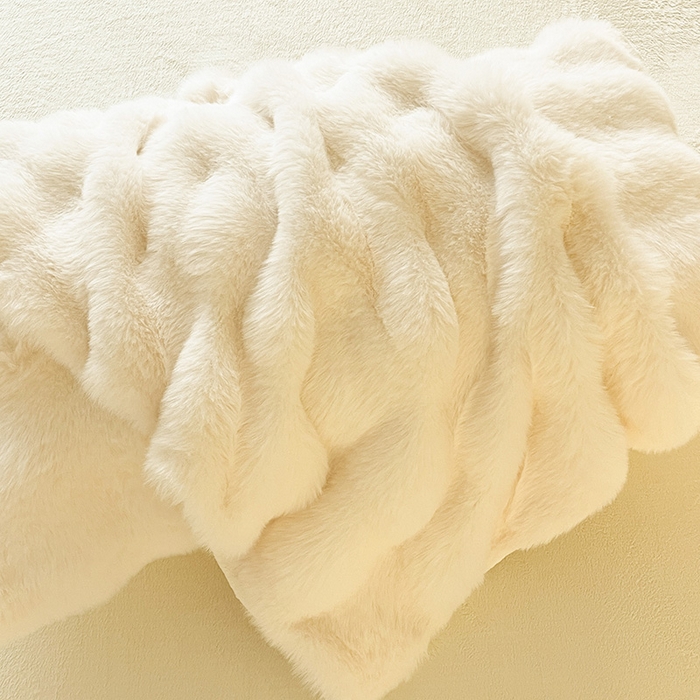 91家纺网 家纺一手货源 找家纺 仔仔熊 2025新款高克重兔毛绒四件套-瑞莎 瑞莎-奶油白