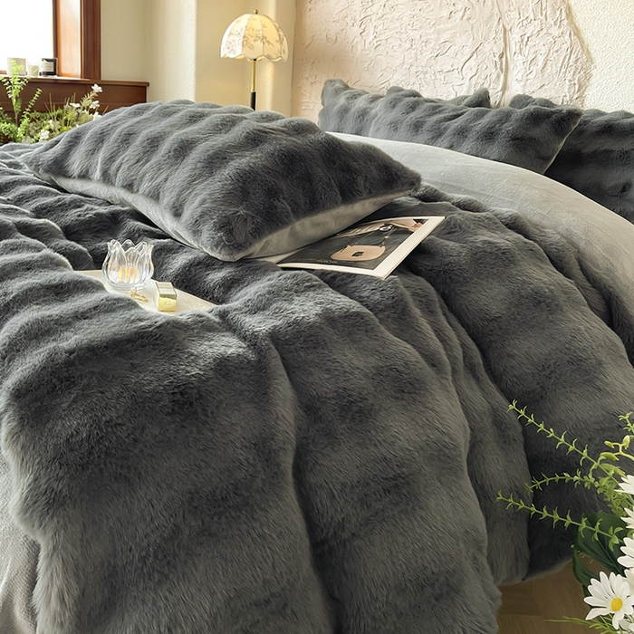 91家纺网 家纺一手货源 找家纺 仔仔熊 2025新款高克重兔毛绒四件套-瑞莎 瑞莎-雅士灰