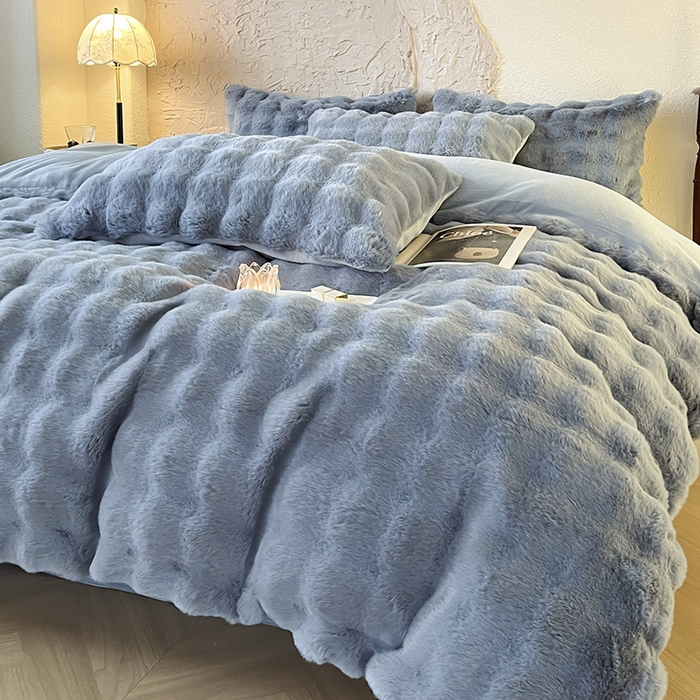 91家纺网 家纺一手货源 找家纺 仔仔熊 2025新款高克重兔毛绒四件套-瑞莎 瑞莎-布丽蓝