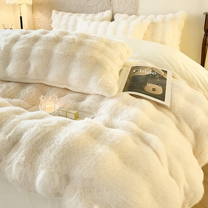 91家纺网 家纺一手货源 找家纺 仔仔熊 2025新款高克重兔毛绒四件套-瑞莎 瑞莎-奶油白